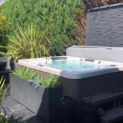 庭5の座席贅沢な自動マッサージの鉱泉の浴槽の屋外の温水浴槽