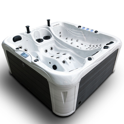 小さいスペースのためのLoungerが付いているバルボアによってカスタマイズされる慰めの屋外の温水浴槽