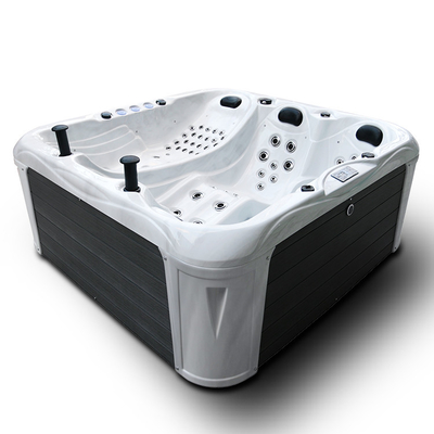小さいスペースのためのLoungerが付いているバルボアによってカスタマイズされる慰めの屋外の温水浴槽